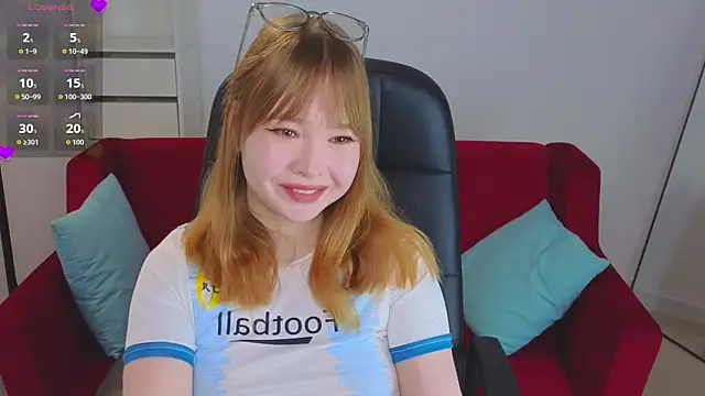 Snapshot of YourTanomi chatting on 10, 11, 2025 YourTanomi online show from 10, 11, 2025