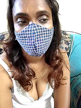 Queen-dhivya online show from 4, 12, 2025