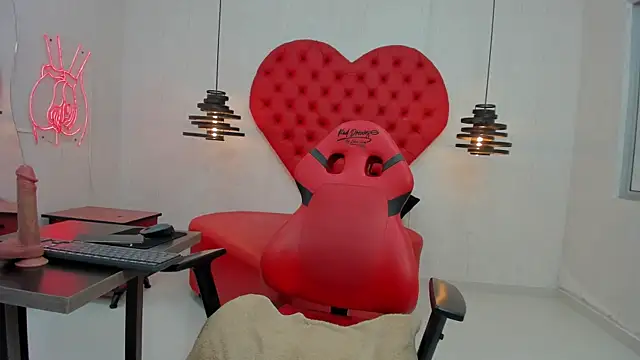 Bella Cuttee online show from 25, 11, 2025