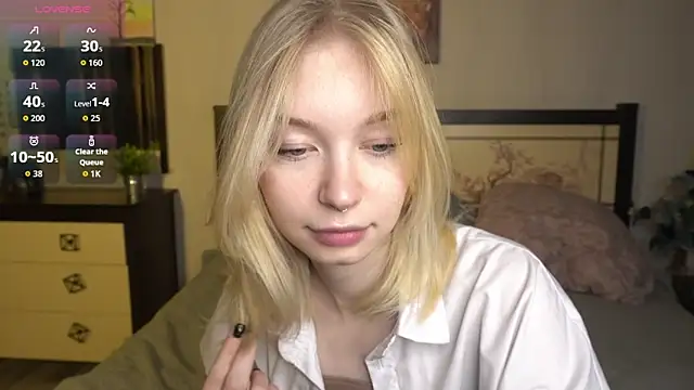 ShanelTunon online show from 15, 11, 2025