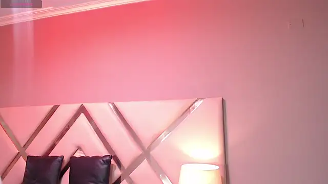 GiselJones online show from 25, 11, 2025