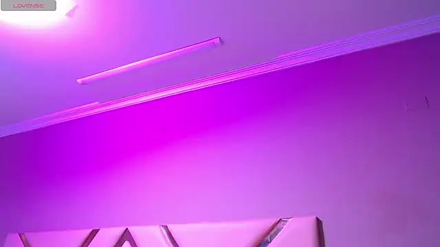 GiselJones online show from 17, 11, 2025