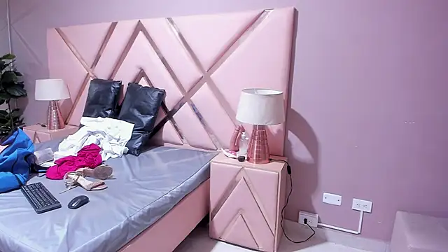 GiselJones online show from 29, 11, 2025