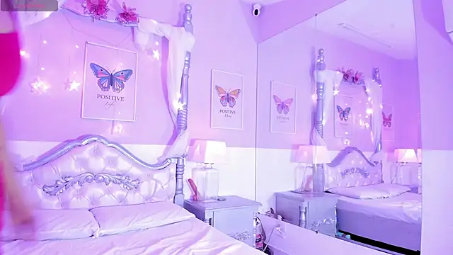 GiselJones online show from 4, 11, 2025