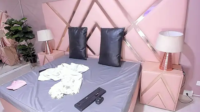 GiselJones online show from 20, 11, 2025