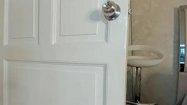 Hela Strossner online show from 23, 11, 2025