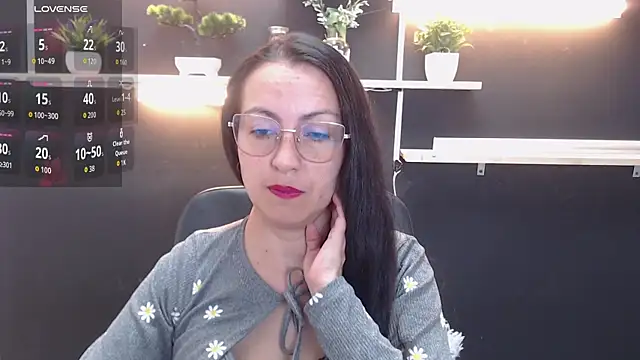 Lauryn Jones online show from 7, 4, 2026