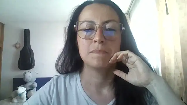 Lauryn Jones online show from 2, 4, 2026