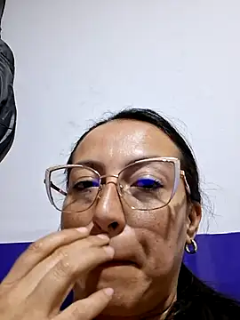 Snapshot of Lauryn_Jones chatting on 5, 7, 2026 Lauryn Jones online show from 5, 7, 2026