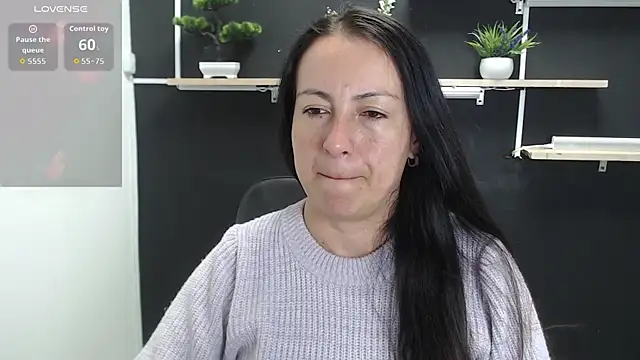 Snapshot of Lauryn_Jones chatting on 4, 6, 2026 Lauryn Jones online show from 4, 6, 2026