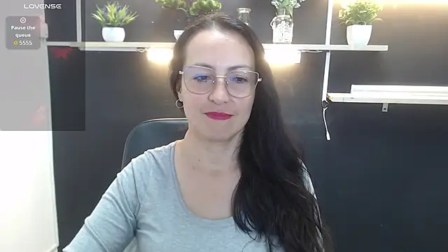 Lauryn Jones online show from 31, 3, 2026