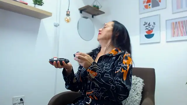 Lauryn Jones online show from 20, 2, 2026