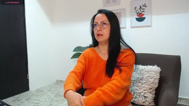 Lauryn Jones online show from 15, 11, 2025