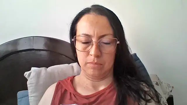 Lauryn Jones online show from 15, 3, 2026