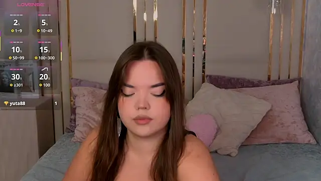 NaomiAster online show from 12, 11, 2025