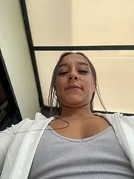 Brunettecollins05 online show from 17, 4, 2026