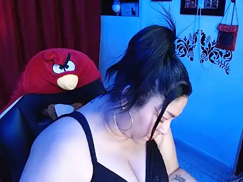 YIYI84 online show from 4, 11, 2025