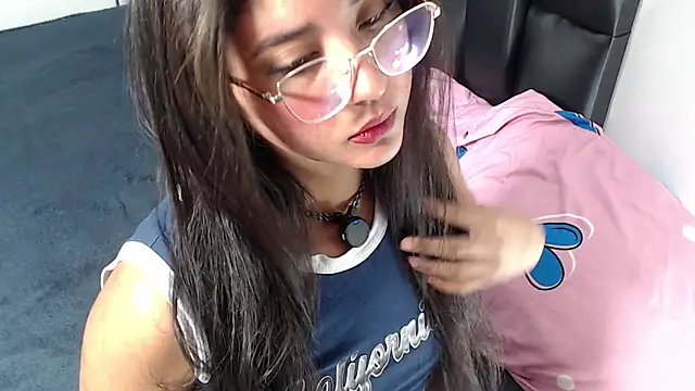 UGLYGIIRL  online show from 3, 4, 2026