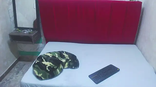 Snapshot of aperlacandycm01 chatting on 21, 11, 2025 aperlacandycm01 online show from 21, 11, 2025