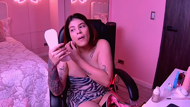 Snapshot of vaiolet__69 chatting on 26, 11, 2025 vaiolet 69 online show from 26, 11, 2025