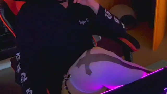 Snapshot of Liv_shy666 chatting on 28, 3, 2026 Liv shy666 online show from 28, 3, 2026