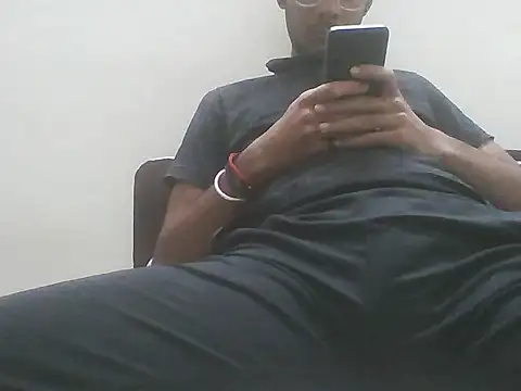 Snapshot of Bull_Dick_69 chatting on 15, 11, 2025 Bull Dick 69 online show from 15, 11, 2025