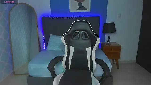 shanel smithh online show from 25, 11, 2025