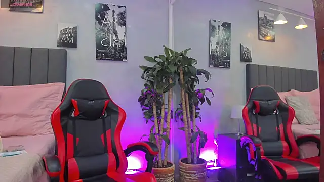 Snapshot of kendra_london chatting on 25, 11, 2025 kendra london online show from 25, 11, 2025