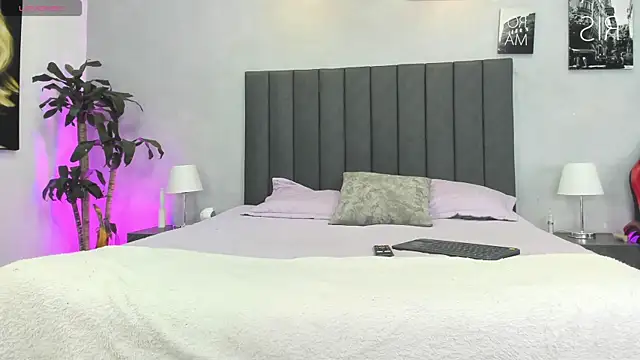 Snapshot of kendra_london chatting on 9, 5, 2026 kendra london online show from 9, 5, 2026