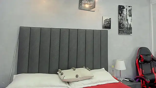 Snapshot of kendra_london chatting on 6, 7, 2026 kendra london online show from 6, 7, 2026