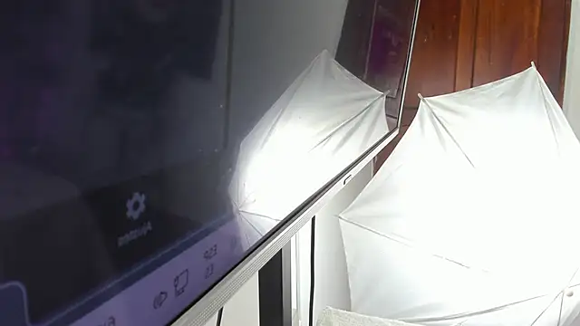 kendra london online show from 13, 4, 2026