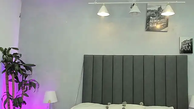 Snapshot of kendra_london chatting on 16, 7, 2026 kendra london online show from 16, 7, 2026