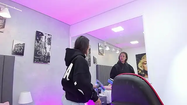 Snapshot of kendra_london chatting on 3, 2, 2026 kendra london online show from 3, 2, 2026