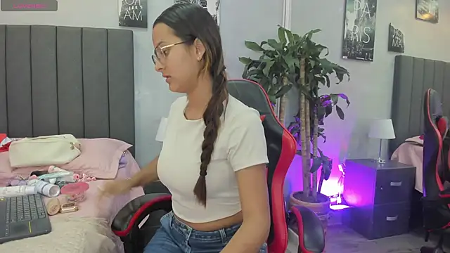 Snapshot of kendra_london chatting on 24, 11, 2025 kendra london online show from 24, 11, 2025