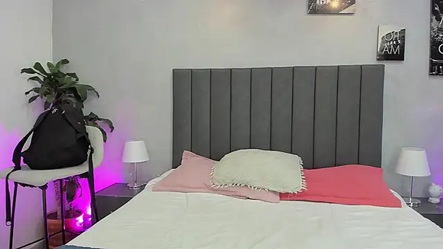 Snapshot of kendra_london chatting on 5, 2, 2026 kendra london online show from 5, 2, 2026