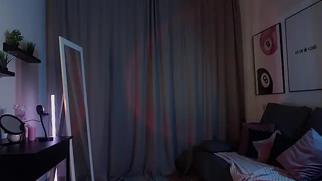 Adria Arjona online show from 25, 6, 2026
