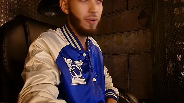 Snapshot of liam_sait chatting on 7, 11, 2025 liam sait online show from 7, 11, 2025