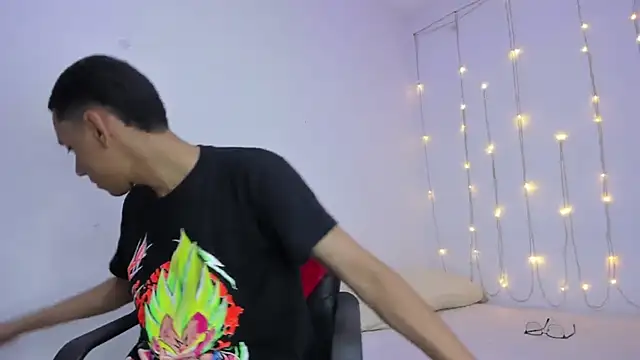 Snapshot of Lion_TNTx chatting on 19, 11, 2025 Lion TNTx online show from 19, 11, 2025