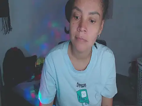 shayna cute online show from 3, 6, 2026
