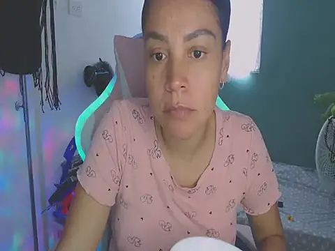 shayna cute online show from 23, 7, 2026