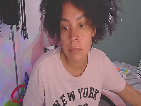 shayna cute online show from 3, 8, 2026