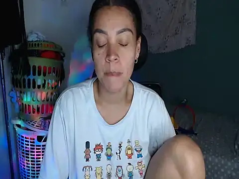 shayna cute online show from 28, 6, 2026