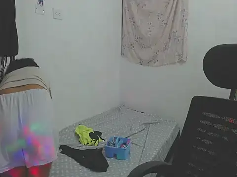 shayna cute online show from 12, 6, 2026