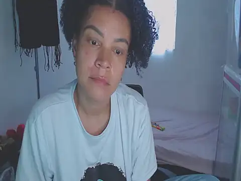 shayna cute online show from 8, 5, 2026
