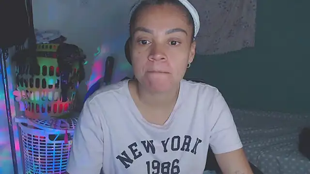 shayna cute online show from 1, 7, 2026