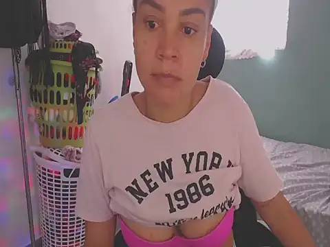 shayna cute online show from 1, 7, 2026