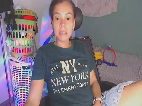 shayna cute online show from 29, 6, 2026