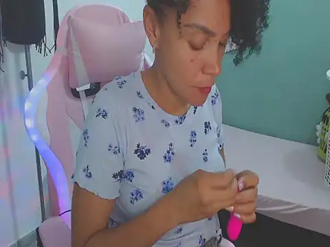 shayna cute online show from 13, 7, 2026