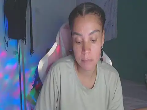 shayna cute online show from 15, 7, 2026