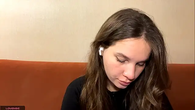 Luna Blossom online show from 20, 11, 2025